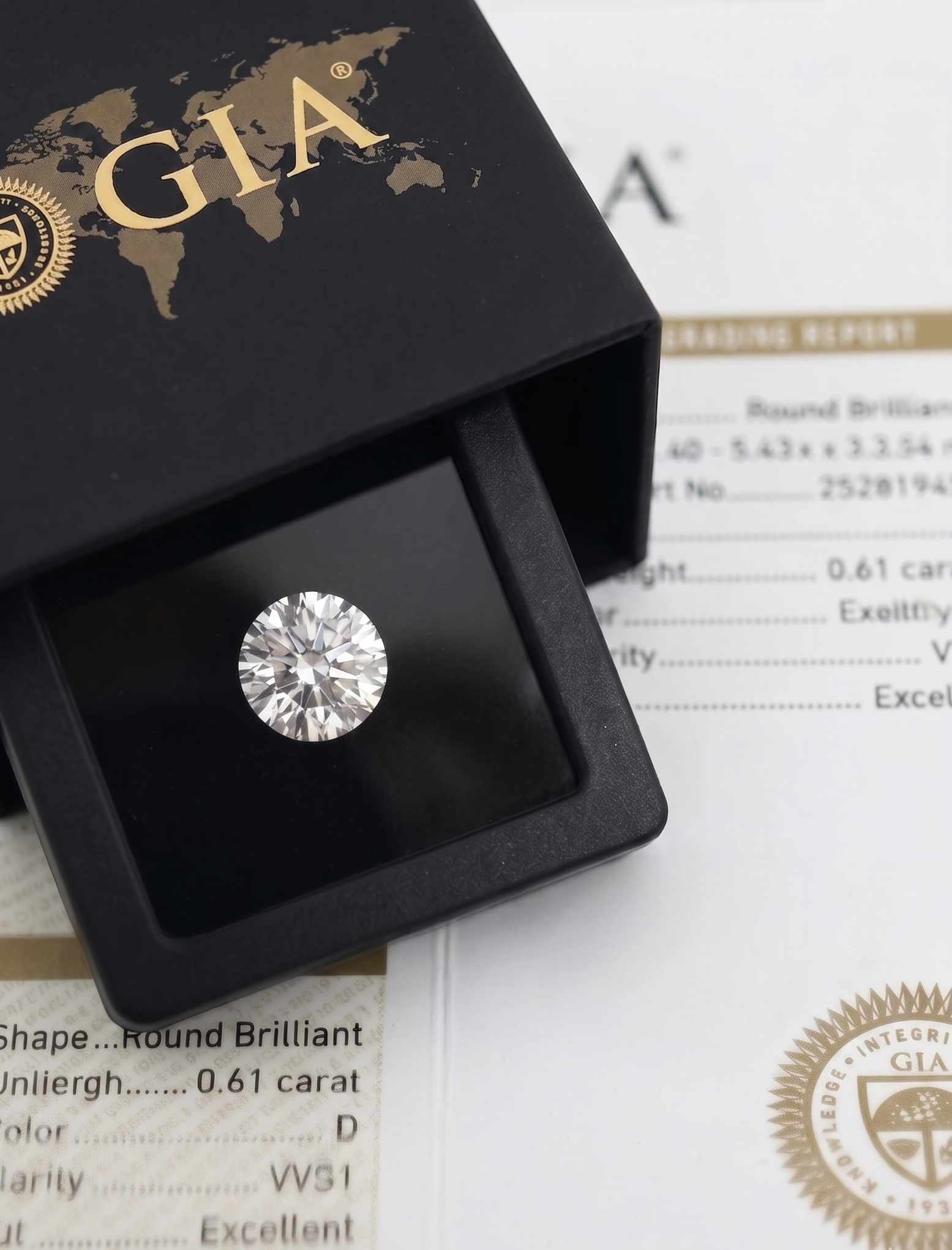 Kim cương thiên nhiên 0.61 carat Round Brilliant kèm chứng chỉ GIA — Color D, Clarity VVS1, Cut Excellent
